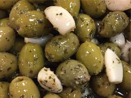 Groene olijven met look 11.68 €/kg